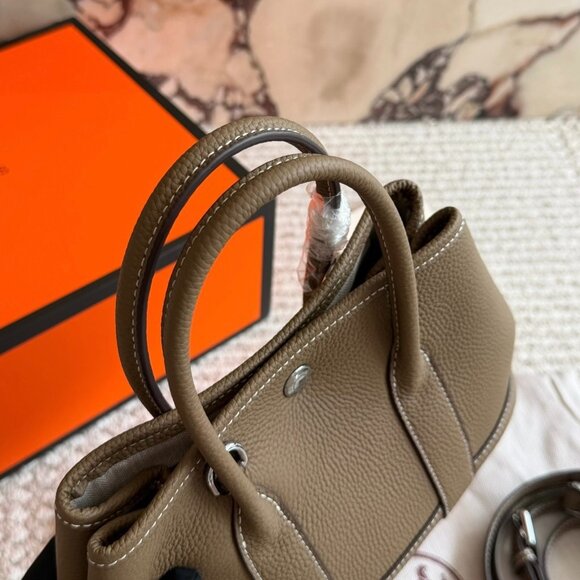 Luxury Handcrafted Leather Top Handle Bag Timeless Elegant Designer Style - Picture 7 of 8